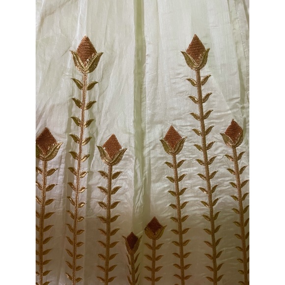 White and Gold Embroidered Gown - Picture 4 of 9